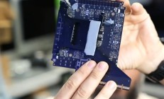 维修专家怒批RTX 5090公版显卡设计：接口脆弱几乎无法修复