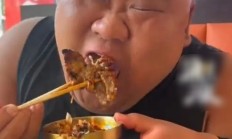 百万粉丝吃播网红切胃 体重达到350斤担心健康出现问题 !