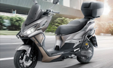 
        		钱江开卷150cc摩托！两款新平踏上市：配博世双通道ABS仅9480起 !	